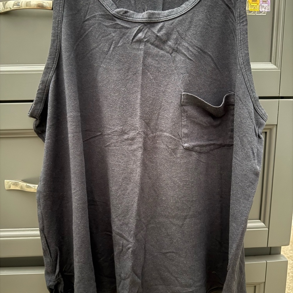 American Eagle Outfitters Black Tee